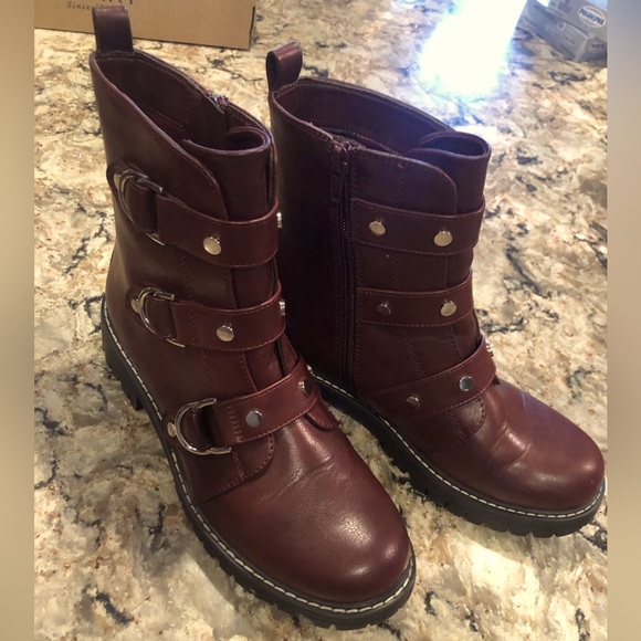 SO Shoes - SO Buckle Combat Boot Cichlid Wine Color Ankle Zip Size 8 New